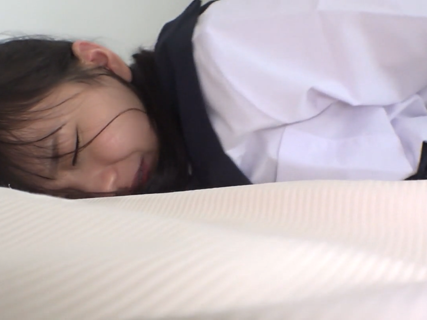 【有码】FC2-3402466 【学生証確認済み】正真正銘の新入生に危険日中出し # ご両親に妊娠報告。※在庫限り